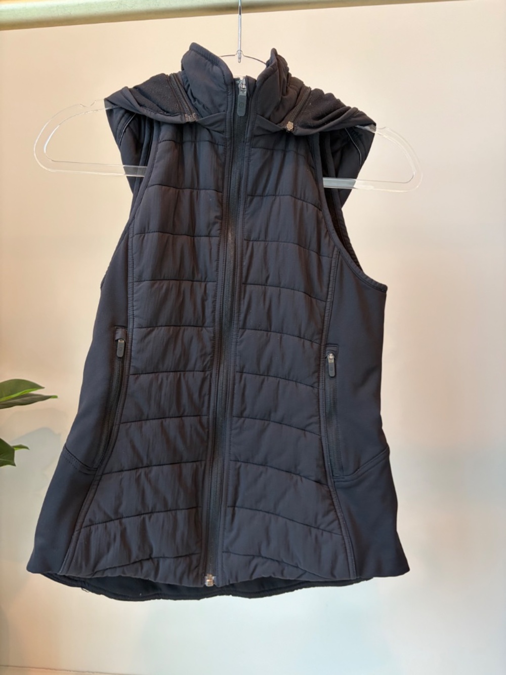 Lululemon Vest with detachable hood - Size 4